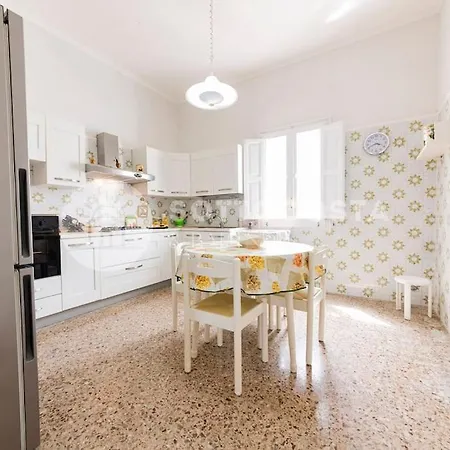 Апартаменты Rosa's Flat - *